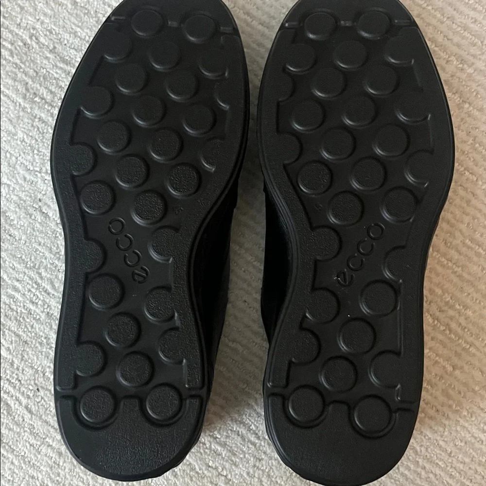 ECCO Men's Classic Black Slip-On Loafers - Picture 5 of 10